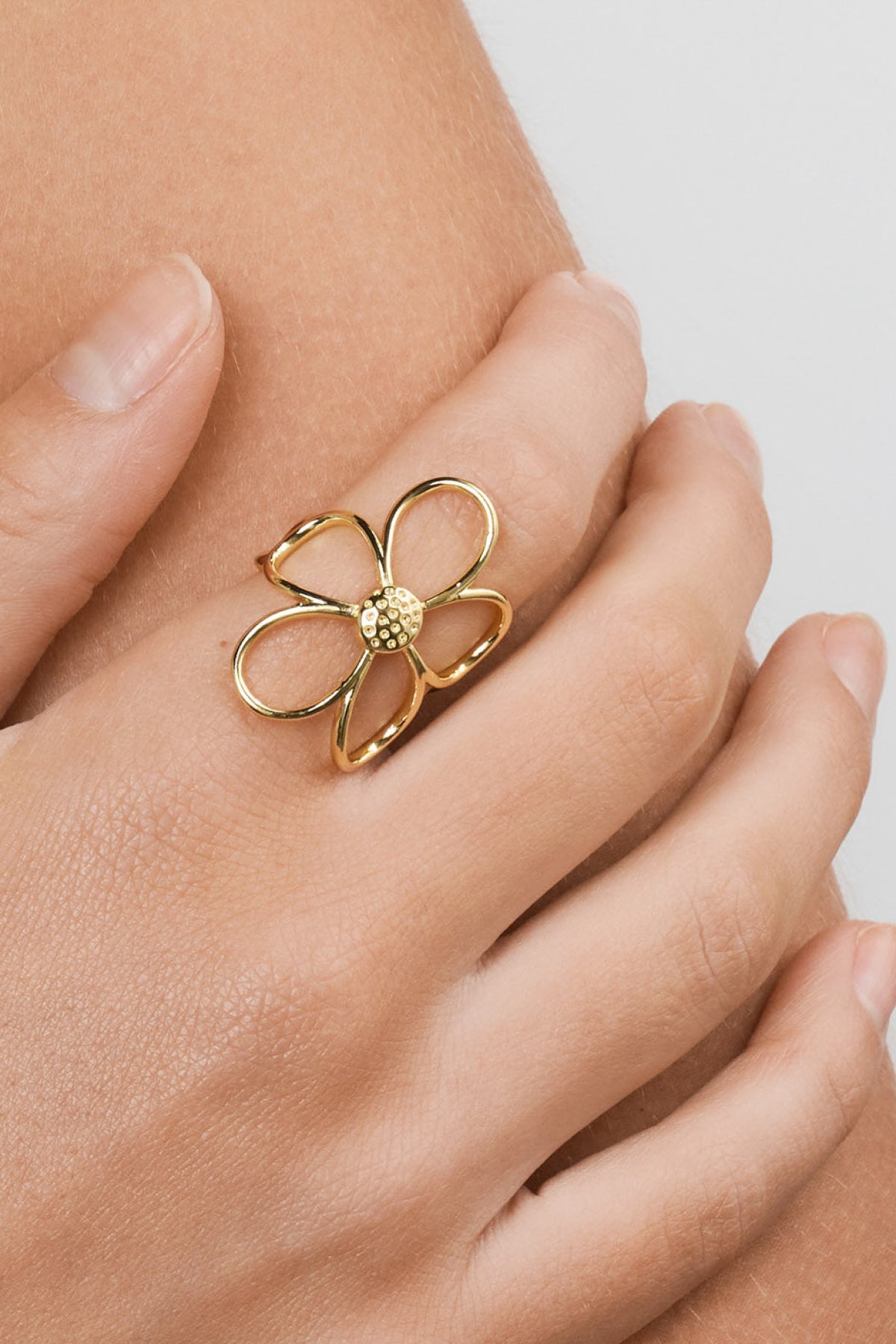 Lucky - Outline Flower Ring Gold Rings